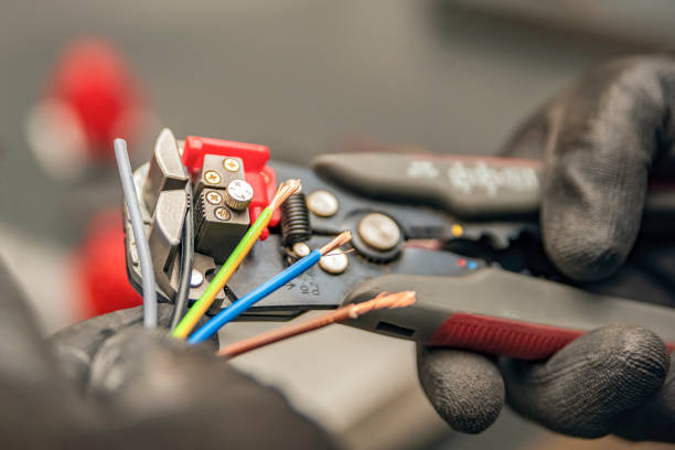 Best Affordable Electrician  in Venice, IL